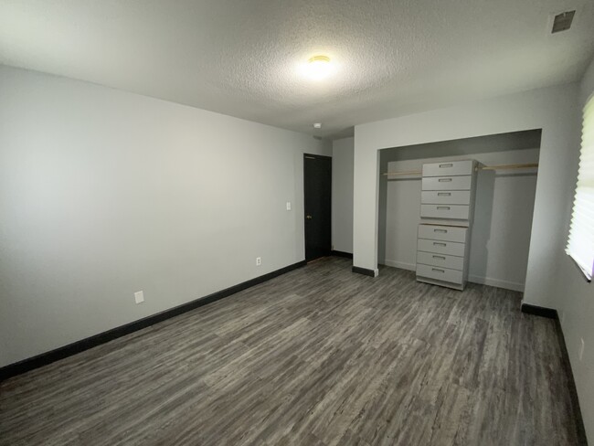 Building Photo - 921 Blue Ridge Dr