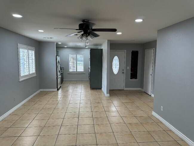 Building Photo - NEWLY RENOVATED ARVIN HOME HAVEN