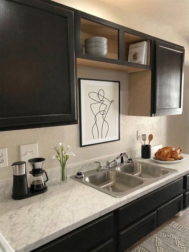 Building Photo - 1020 N Main St