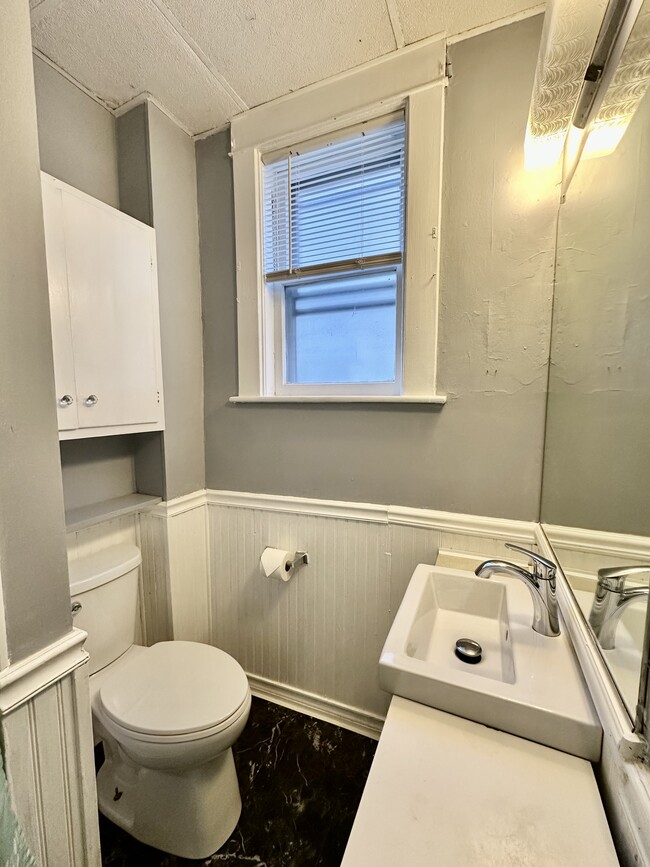 bathroom includes a shower/tub combo - 1039 Palmer Ave