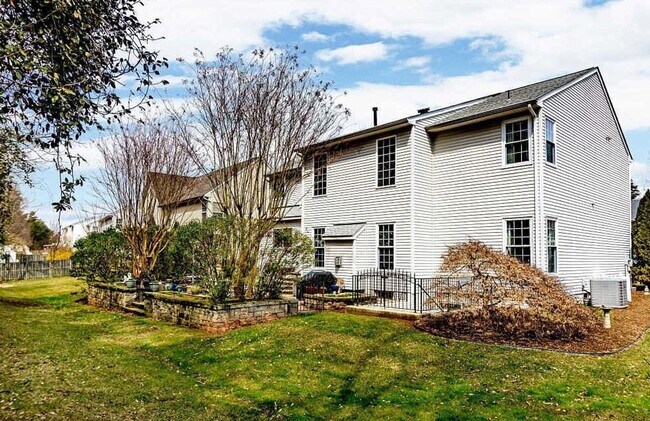 Building Photo - Gorgeous 4,000sqft  5-bed 3.5-bath Home near Chantilly Economic corridor