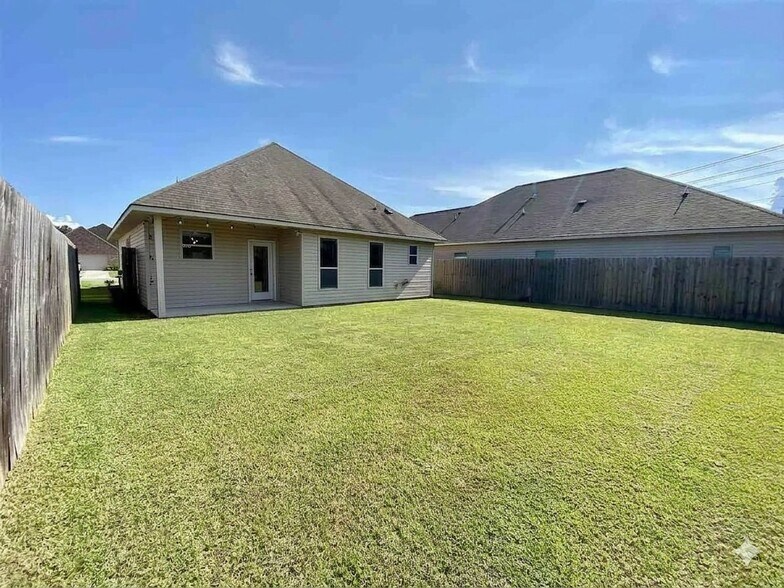 Building Photo - 11389 Ashwood Ct