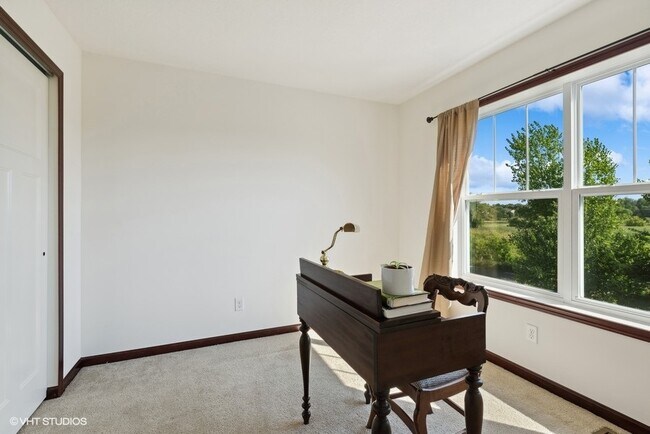 Building Photo - 4505 Yellowstone Ln N