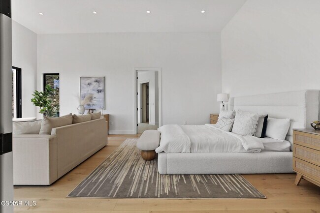 Building Photo - 697 Via Cielito