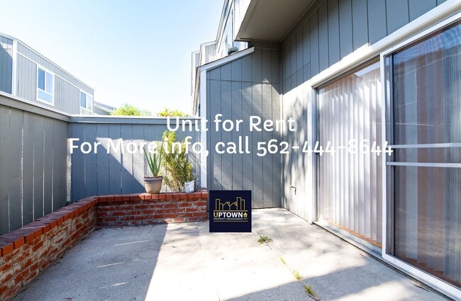 Building Photo - Townhome - 3 Bedrooms-2 Baths - Santa Ana
