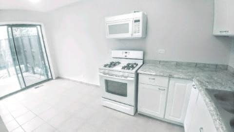 Building Photo - 2 Tower Ct