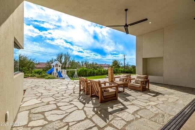 Building Photo - 4905 E White Gates Dr