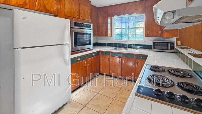 Building Photo - 8053 Malibu Cir