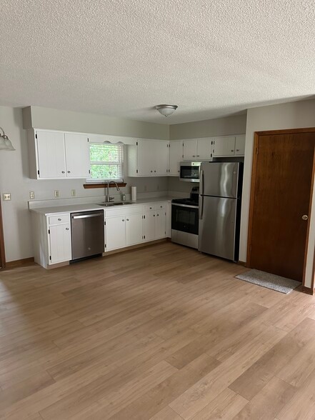 Building Photo - 1424 N Winer Dr