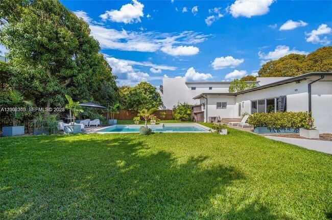 Building Photo - 3531 SW 1st Ave