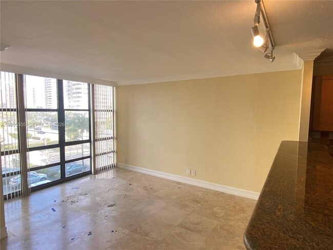 Building Photo - 2049 S Ocean Dr