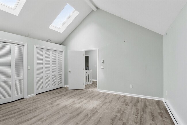Building Photo - 4 Sterling Ln