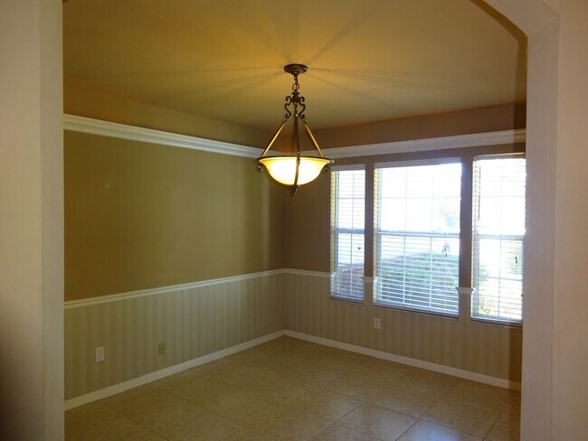 Building Photo - Spacious Home In South Pointe