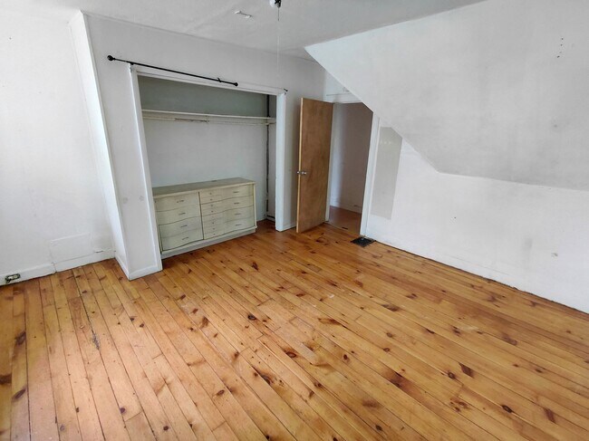 Building Photo - 16 Goethe St