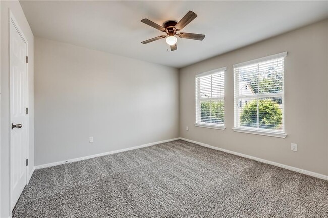 Building Photo - 2304 S Lakeline Blvd