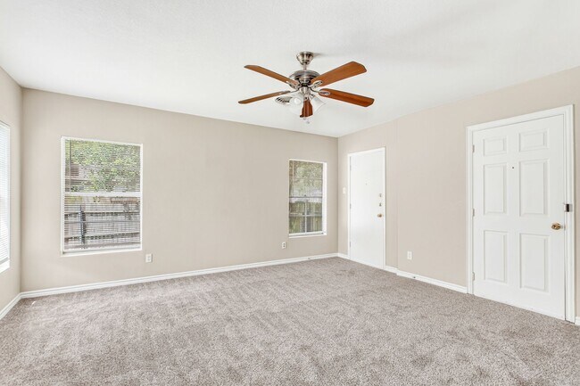 Building Photo - 2 Bedroom, 1 Bath House in Casa View!