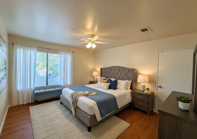 Building Photo - 9392 Twin Trails Dr