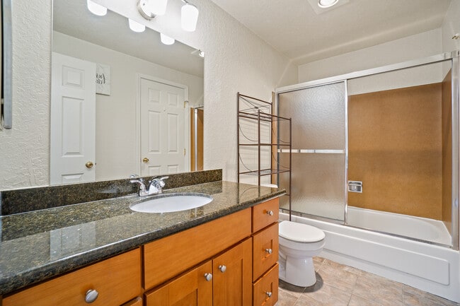 Building Photo - 9494 Redmond - Woodinville Rd NE