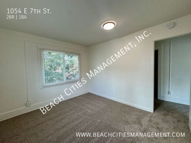 Building Photo - 1054 E 7th St