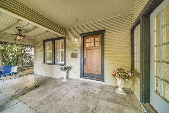 Building Photo - BEAUTIFUL HOME IN BLUEBONNET HILLS, ALAMO HEIGHTS