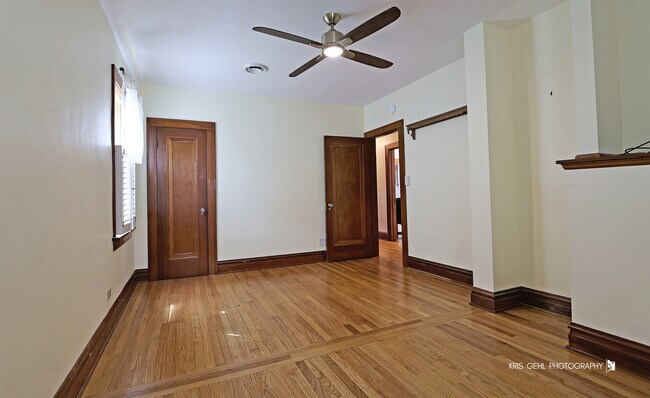 Building Photo - 324 W Slade St