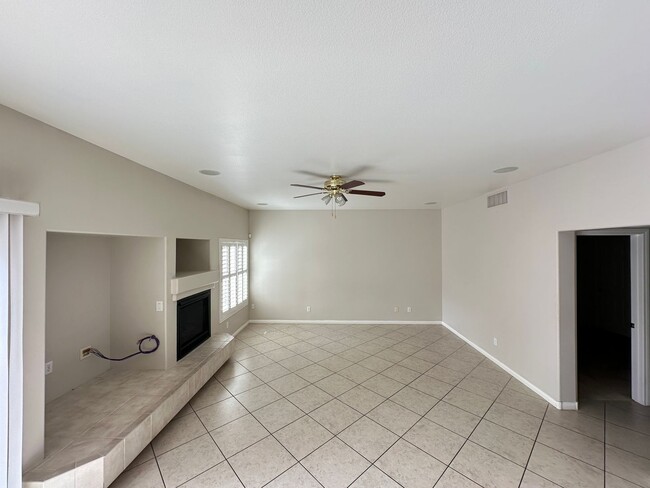 Building Photo - Pinnacle Peaks-Torrey Pines Southwest