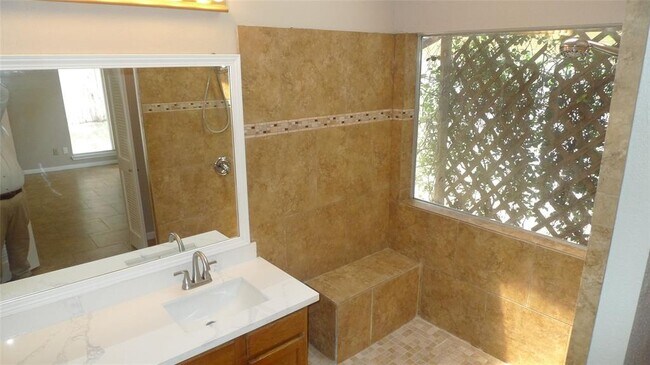 Building Photo - 7772 Park Falls Dr