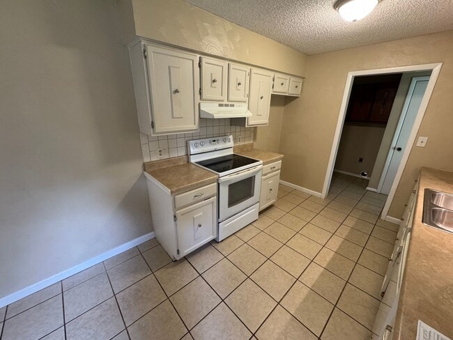 Building Photo - Beautiful  Home in Southeast Springfield