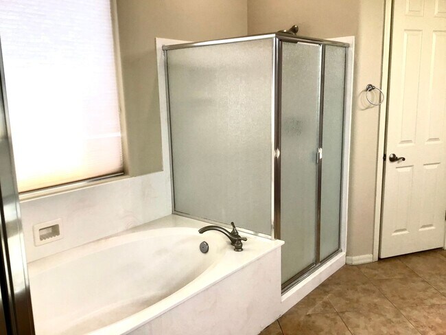 Building Photo - 5 Bdrm, 3 Full bath, clean nice home in Oro Valley-La Canada & Naranja