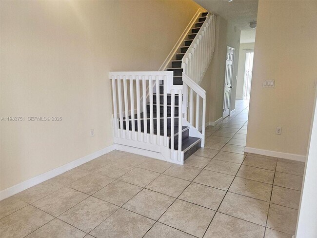 Building Photo - 142 SE 28th Ter