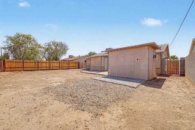 Building Photo - 2521 N 49th Ave
