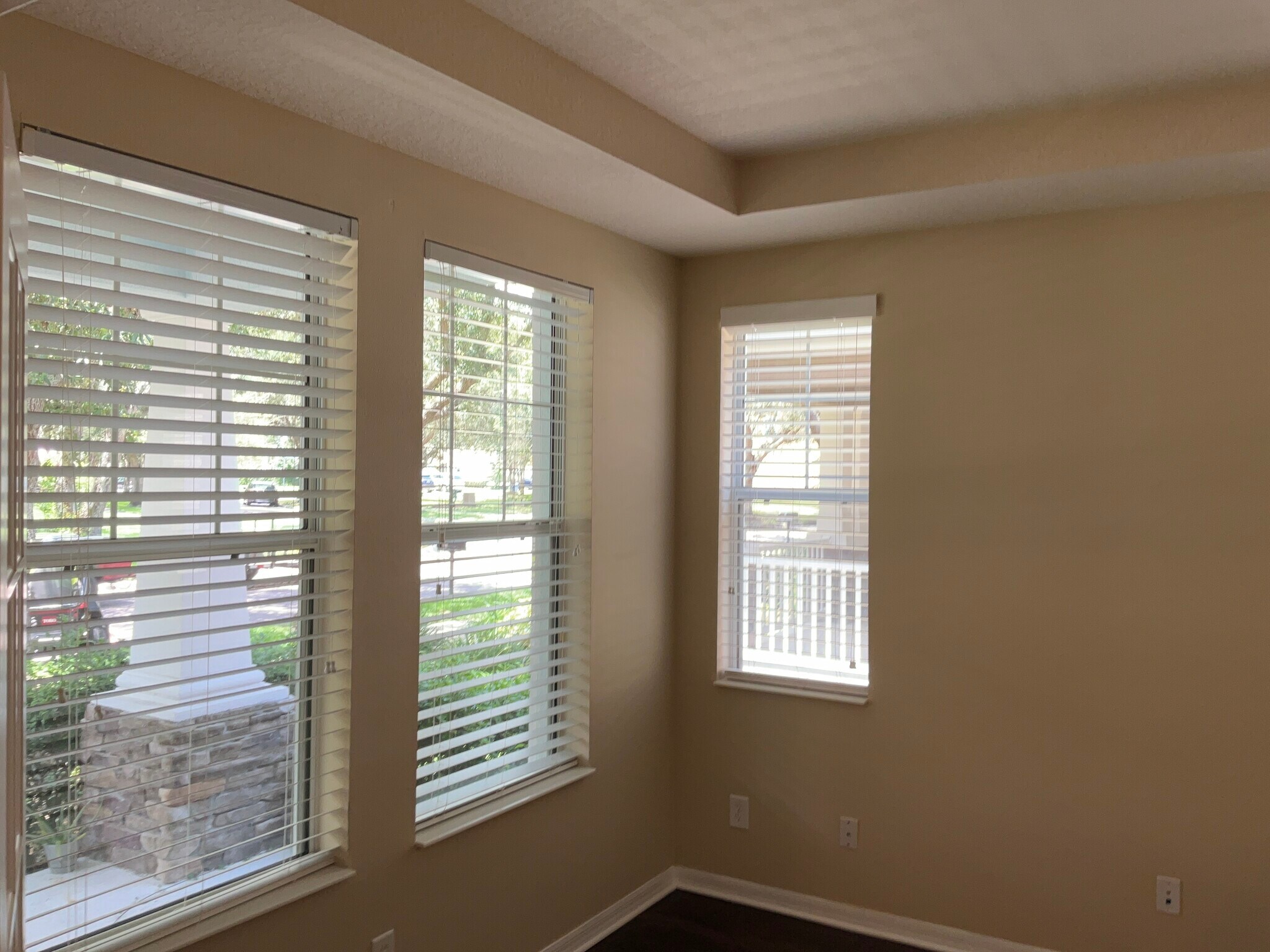 Building Photo - 16017 Loneoak View Dr