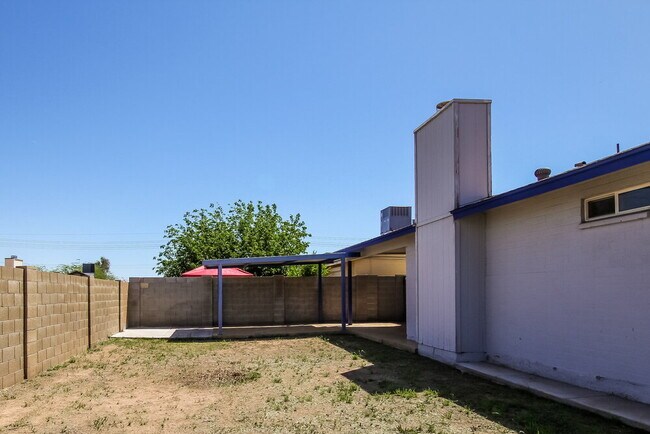 Building Photo - 1518 E Carter Rd