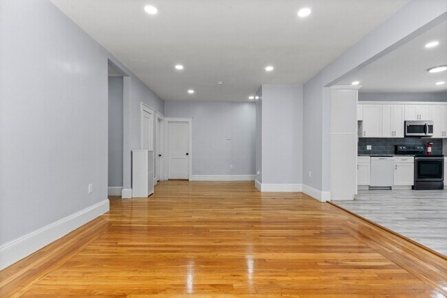 Building Photo - 570 Harvard St