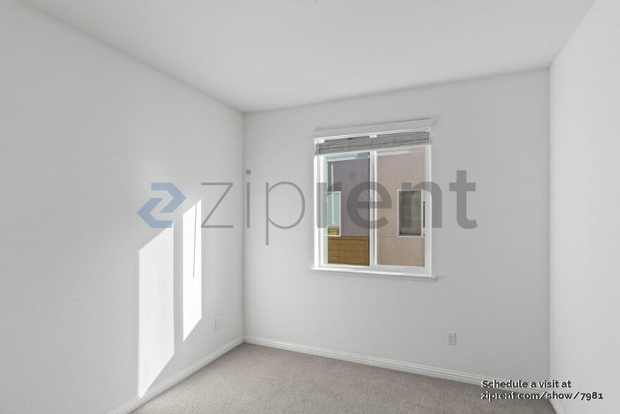 Building Photo - Unit