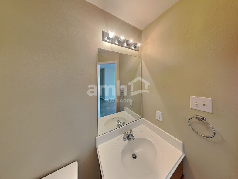 Building Photo - 26814 Sparrow Rdg