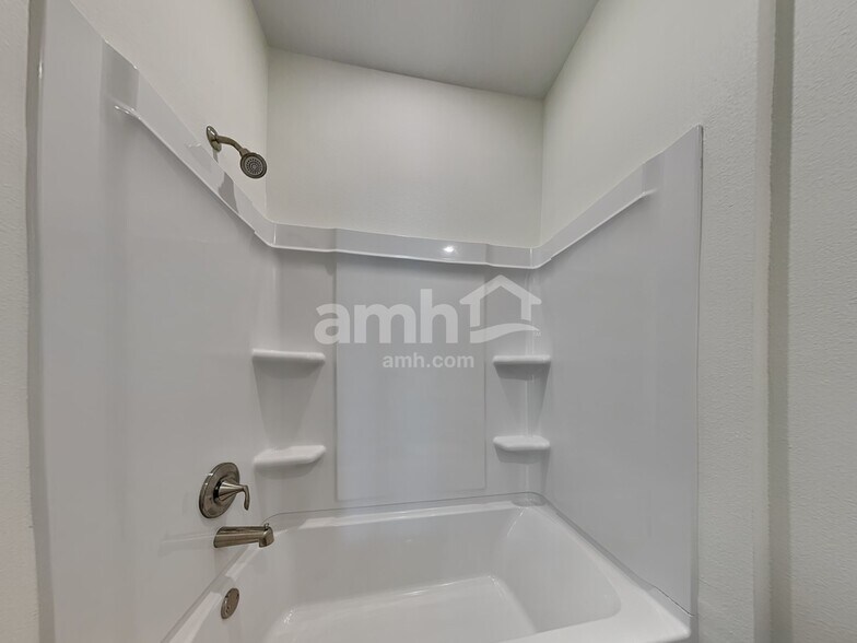 Building Photo - 5945 Sycamore Pl St