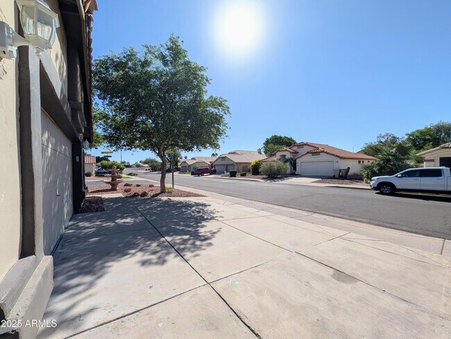 Building Photo - 5232 W Tonto Rd