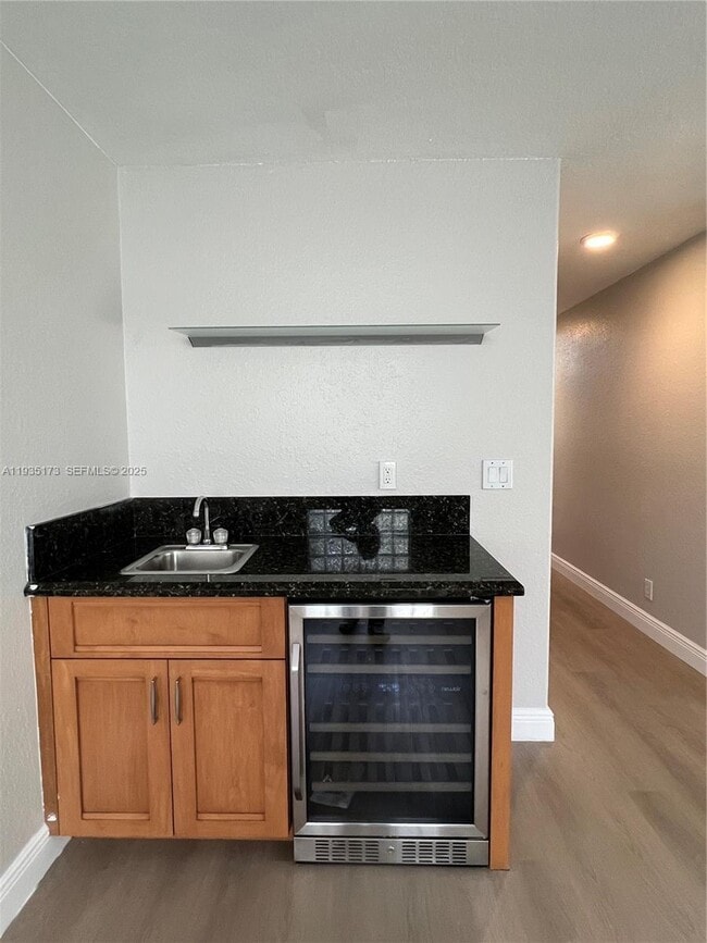 Building Photo - 1075 Spyglass