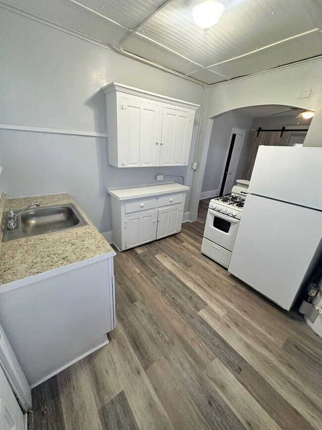 Building Photo - 7 minutes from the world's most beautiful ...