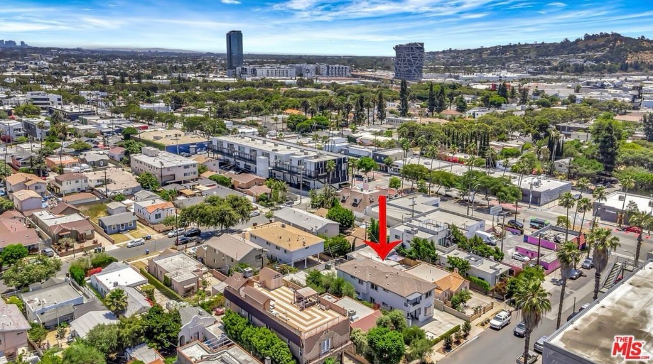 Great location - 3242 Hutchison Ave