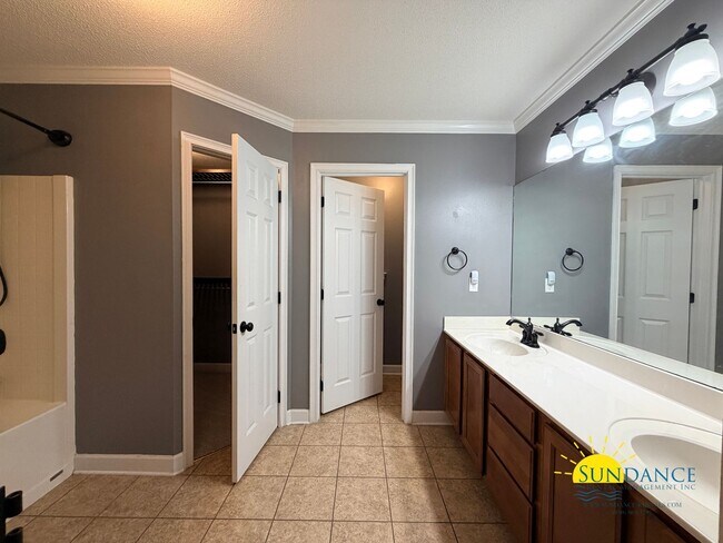 Building Photo - 2705 Apple Blossom Ct