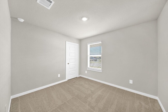 Building Photo - Barely-lived-in single-story 3 bedroom, 2 bath home with 2-car garage located in the Mavera commu...