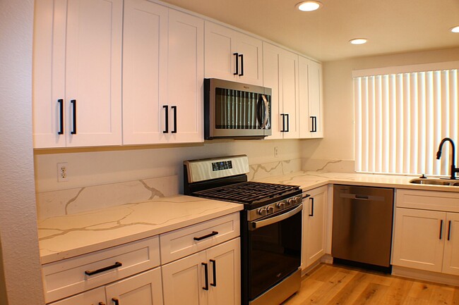 Building Photo - Newly Updated 4 bedroom home for Rent.