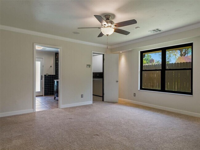 Building Photo - 3025 Pine Ridge Rd
