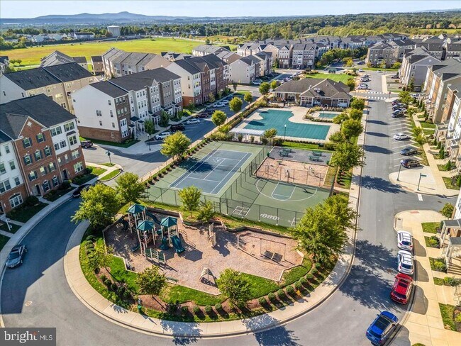 Building Photo - 6026 Forum Sq