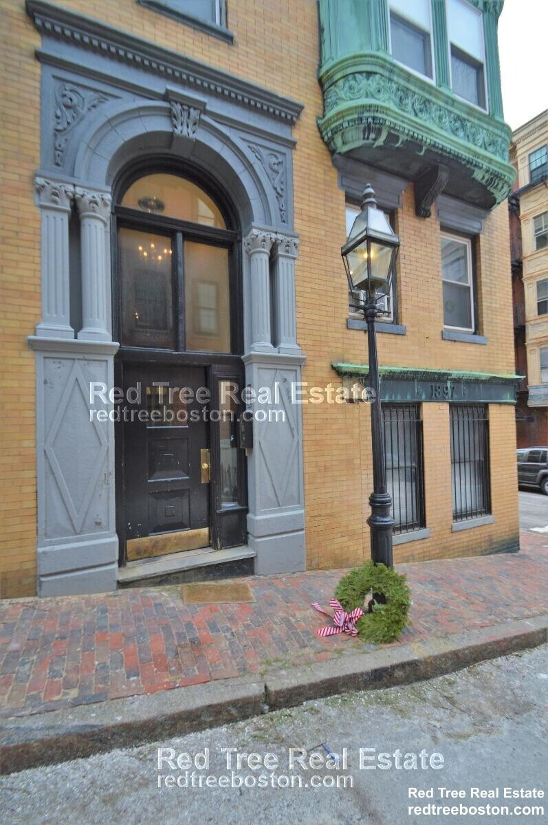 Building Photo - 108 Myrtle St