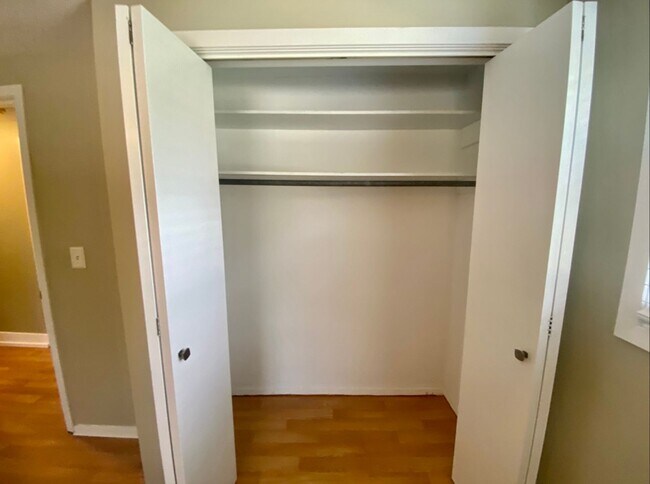 Building Photo - Stunning Bi-Level 3 Bedroom Home in Forest...