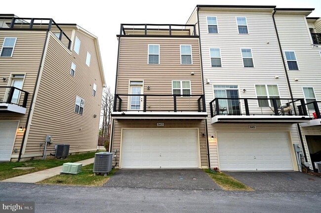 Building Photo - 2413 Glenallan Ave