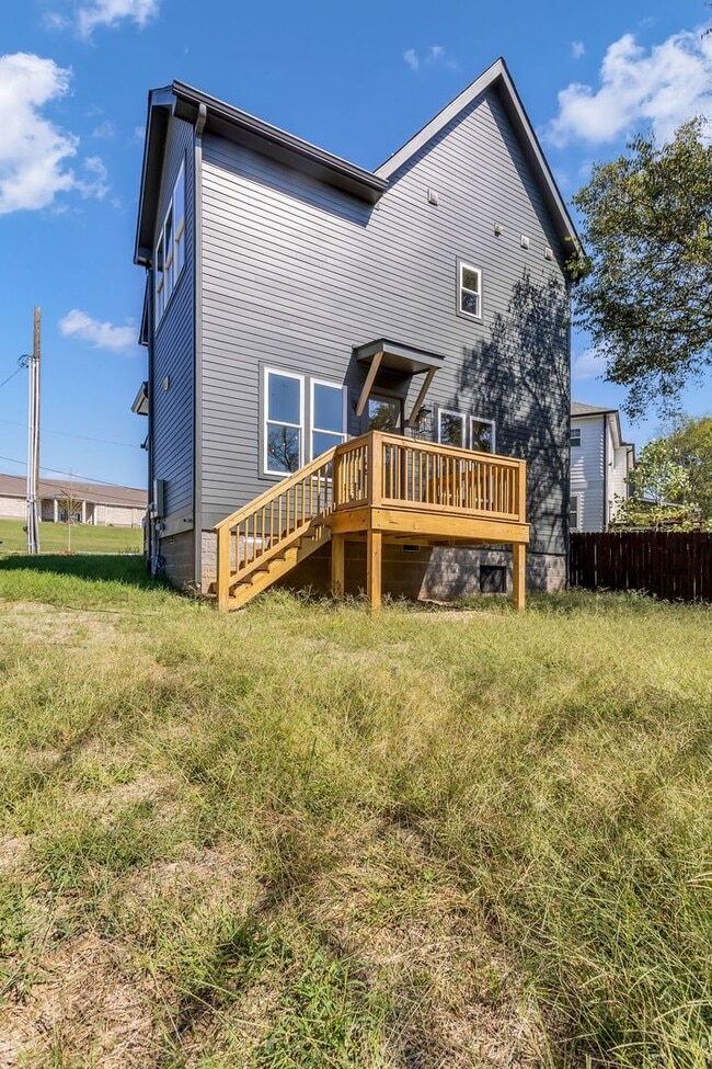 Building Photo - Amazing New Construction in North Nashville!